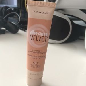 Soft matte hydrating foundation